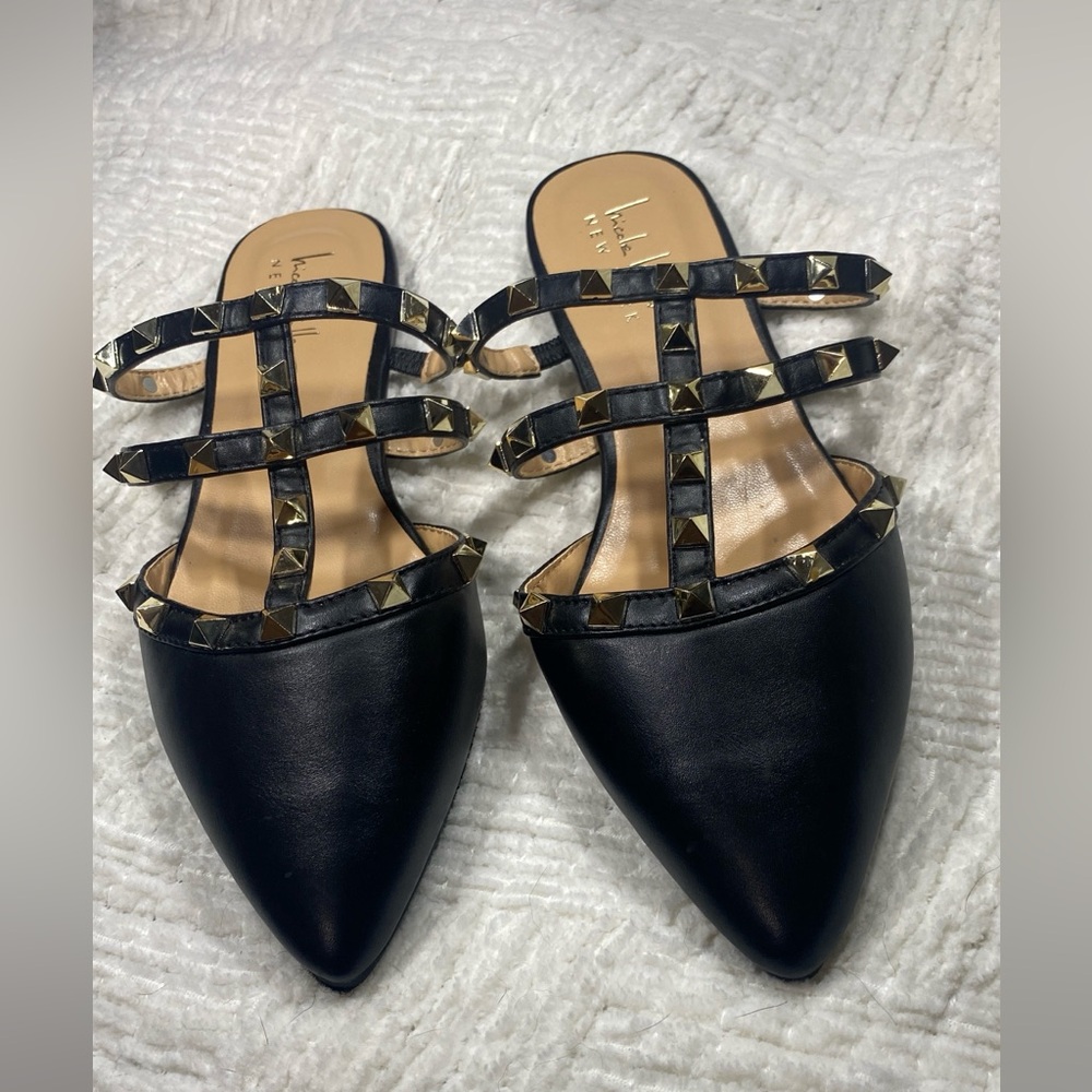 Nicole Miller Black Mules with Pointed Toe and Strappy Design